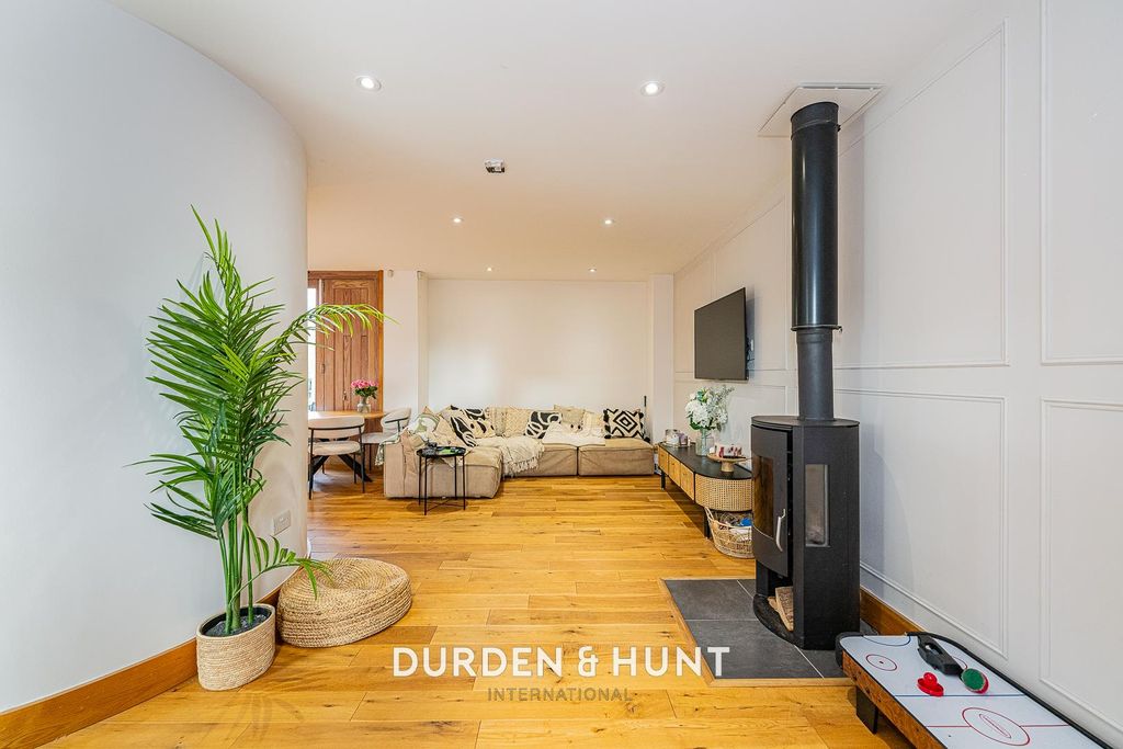 Property photo 2 of 37 Strood-40.Jpg