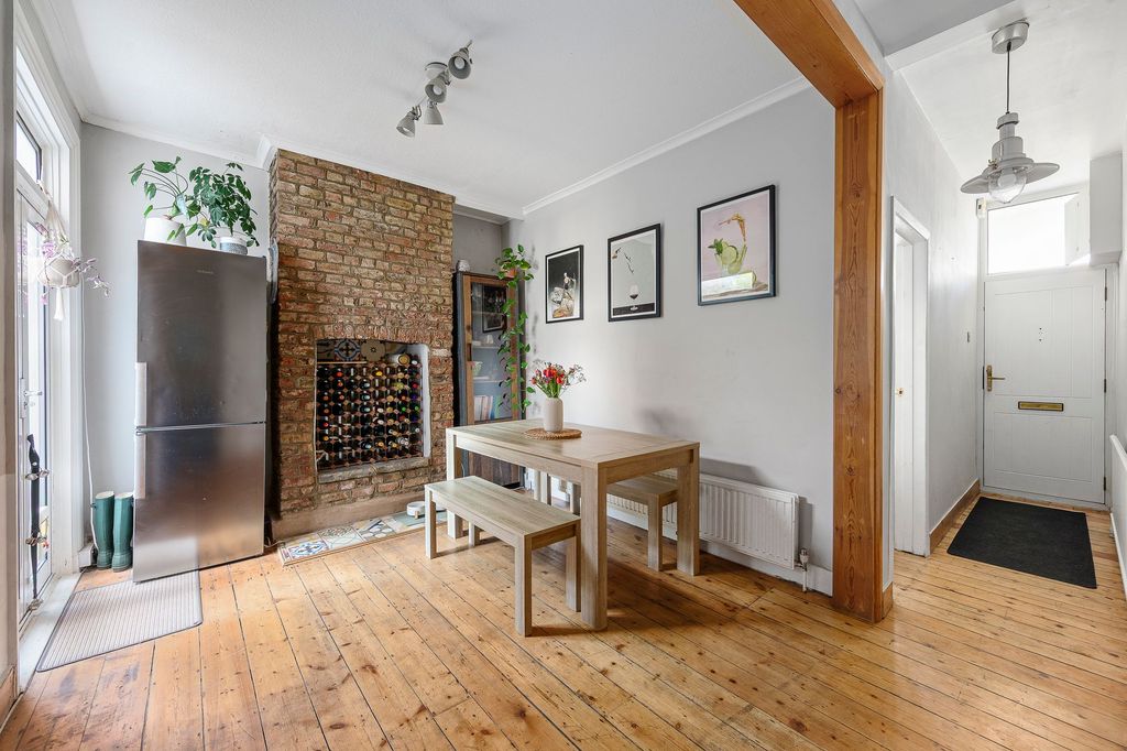 Property photo 3 of 17