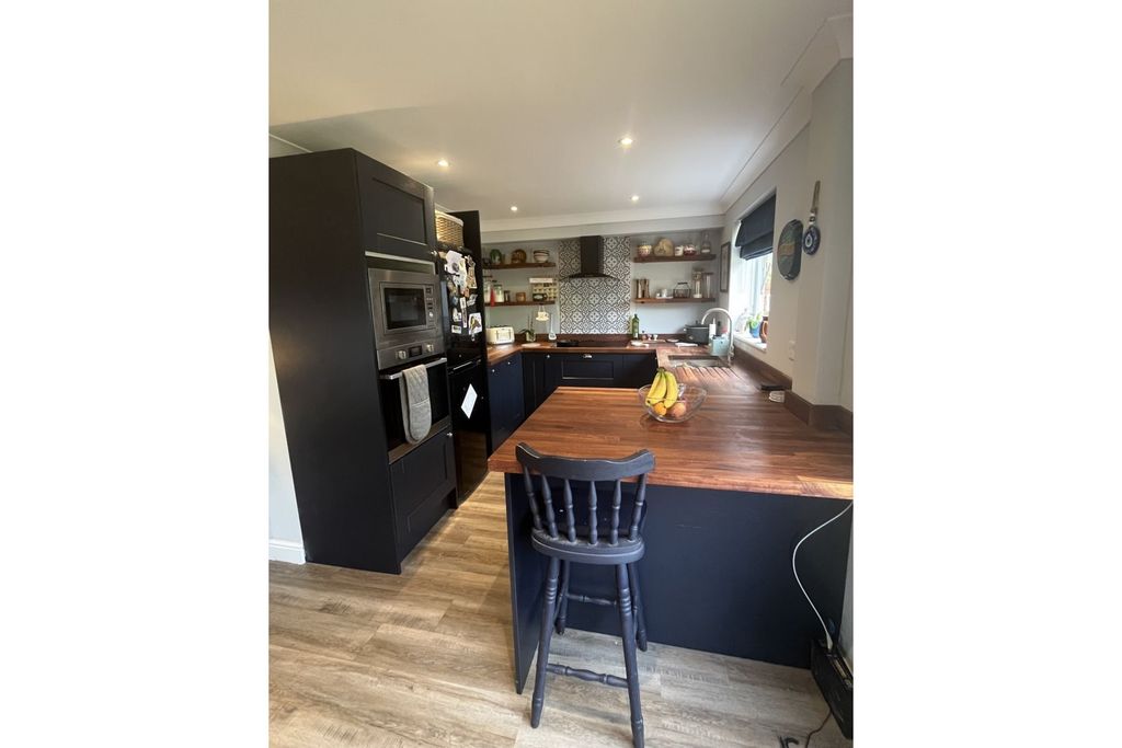Property photo 2 of 13 Kitchen