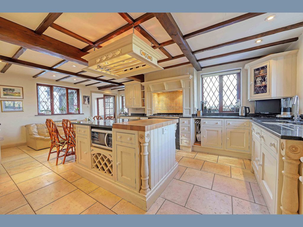 Property photo 3 of 18