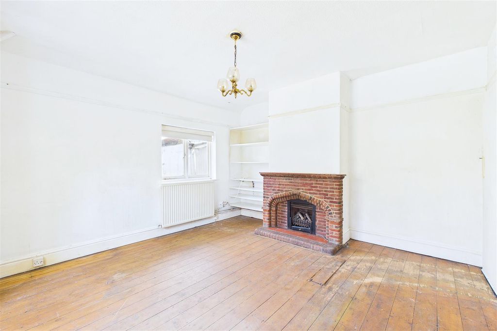 Property photo 3 of 12