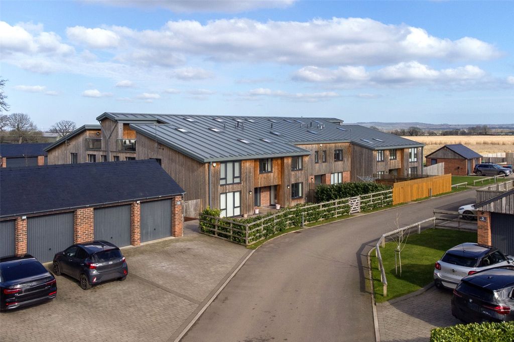 Property photo 2 of 20 10 Picton Barns