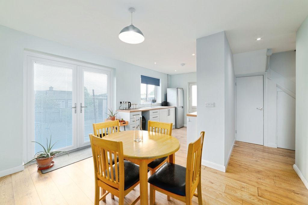Property photo 3 of 20 Pbox-Img.Jpg