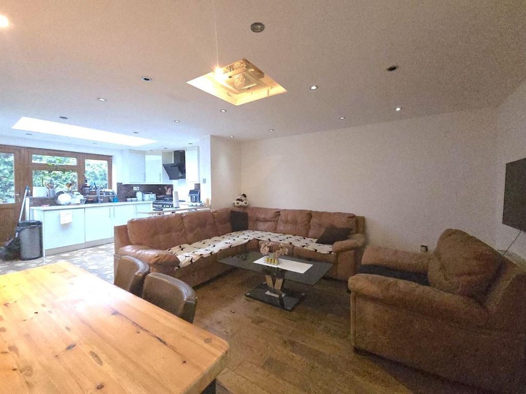 Property photo 2 of 15 Whapp Image 2025-11-14 At 12.22.30.Jpeg