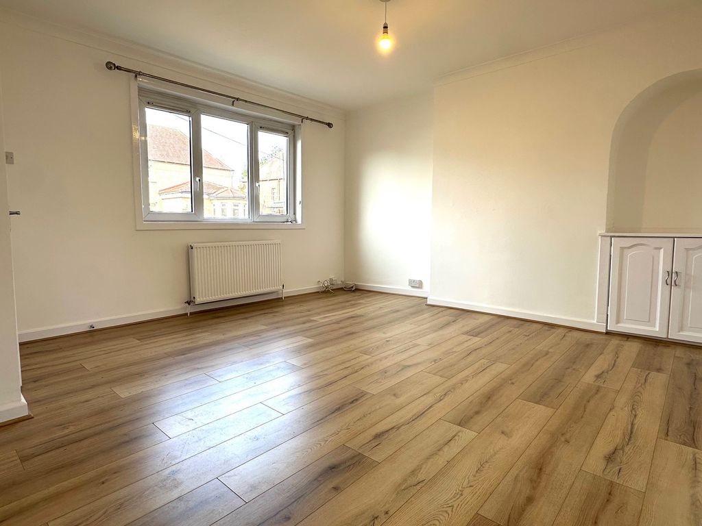 Property photo 2 of 10 Lounge