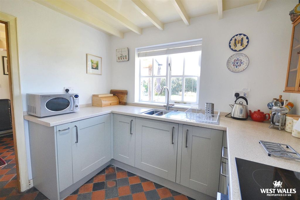 Property photo 3 of 20 Kitchen
