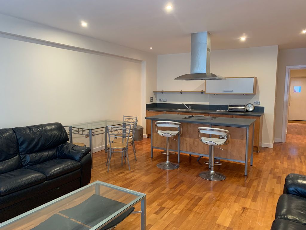 Property photo 2 of 8