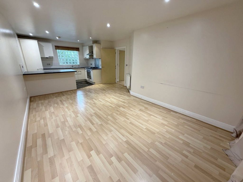 Property photo 1 of 11 Picture No. 16
