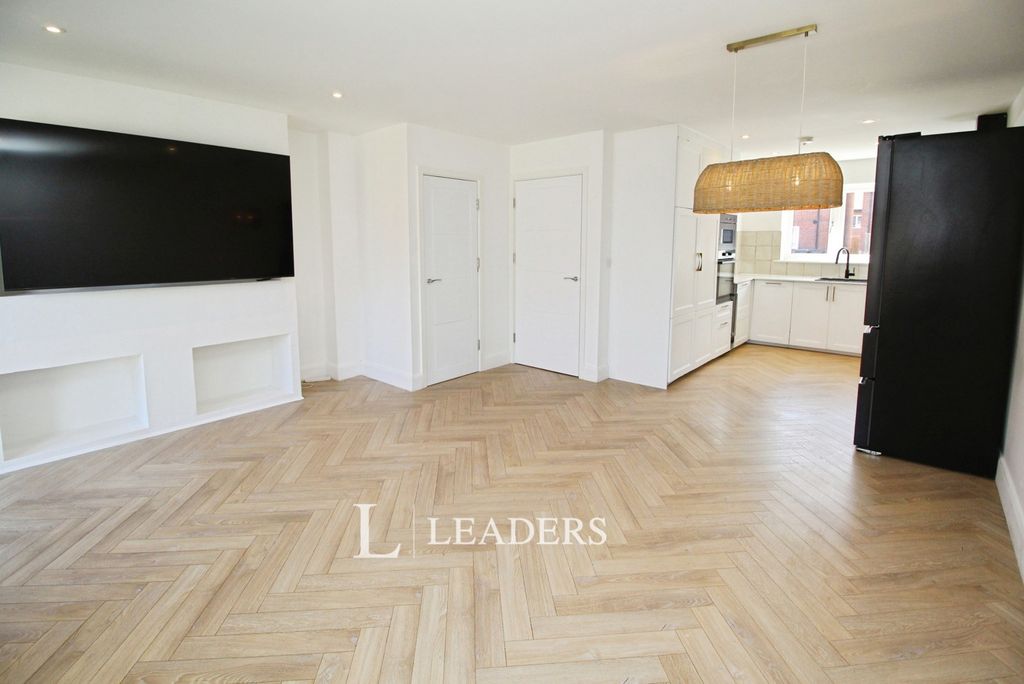 Property photo 2 of 17 Pbox-Img.Jpg