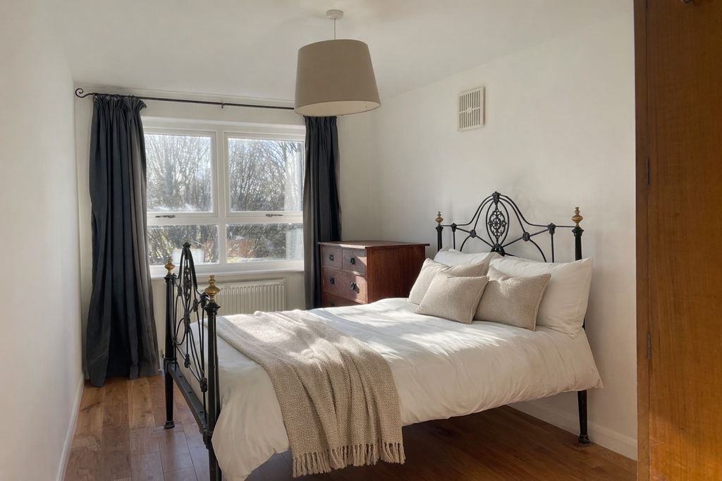 Property photo 3 of 8 Master Bedroom