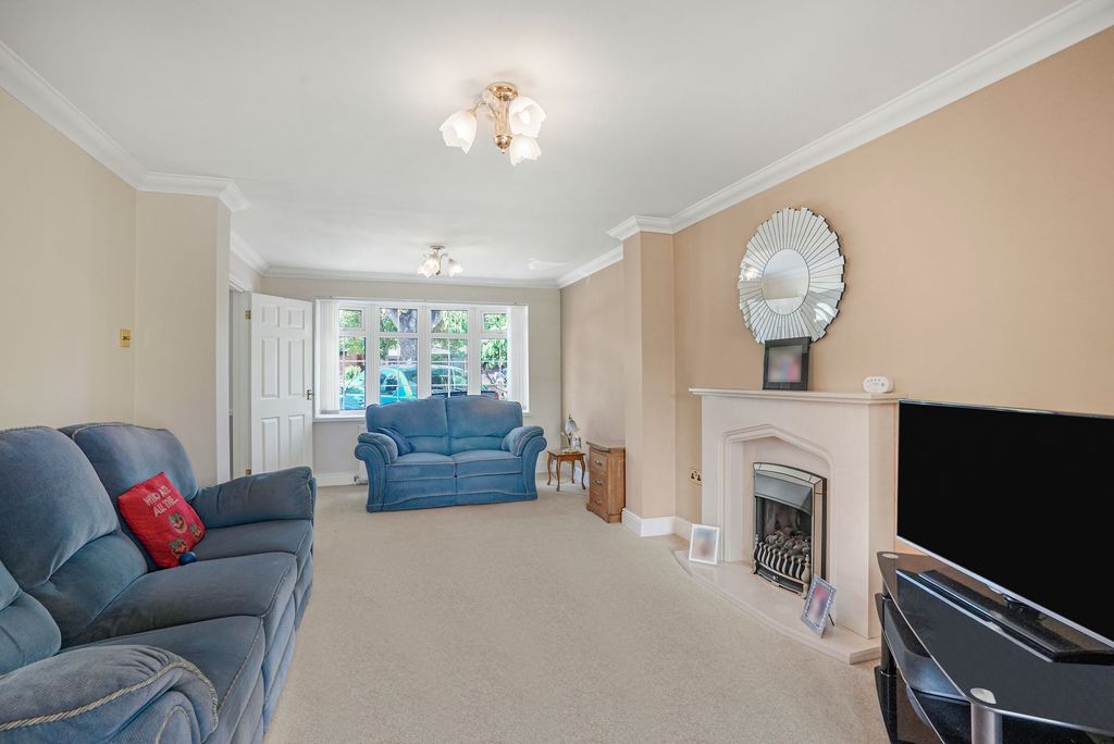 Property photo 2 of 28