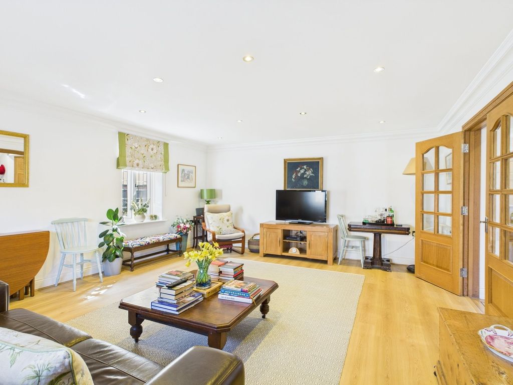 Property photo 2 of 23