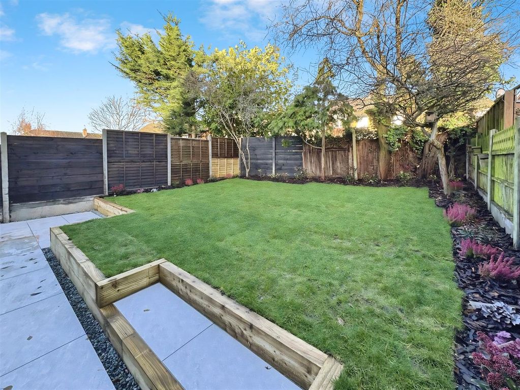 Property photo 2 of 17 Garden