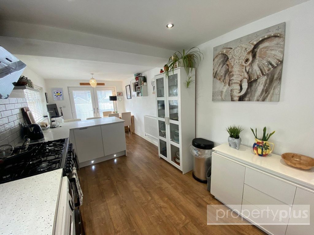 Property photo 2 of 17 Picture No. 32