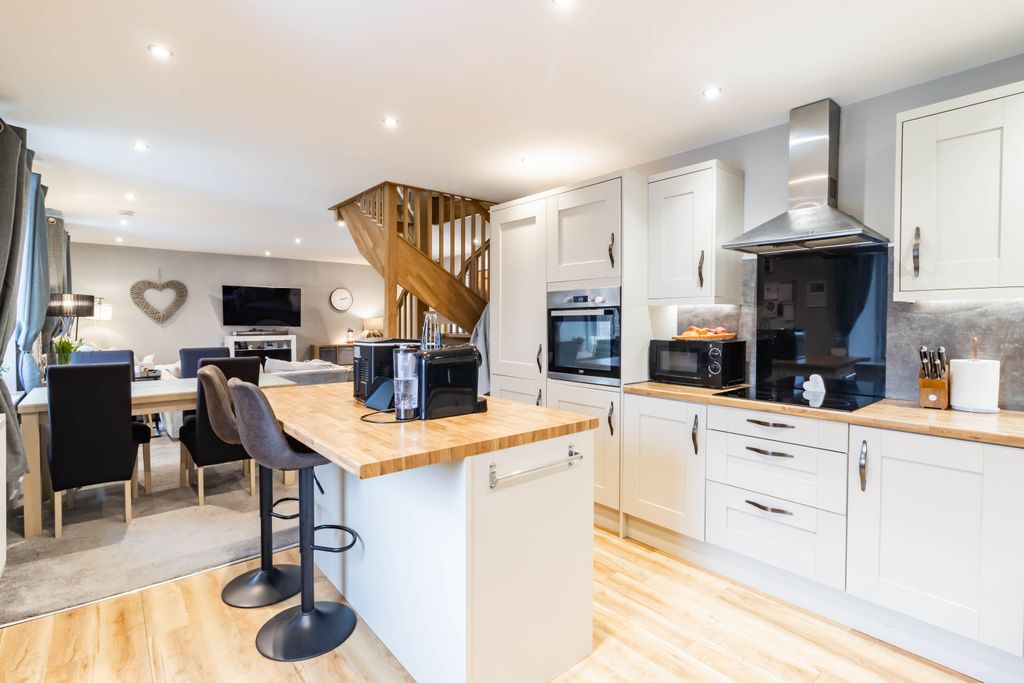 Property photo 3 of 28 Kitchen Dining