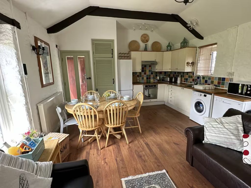 Property photo 3 of 18