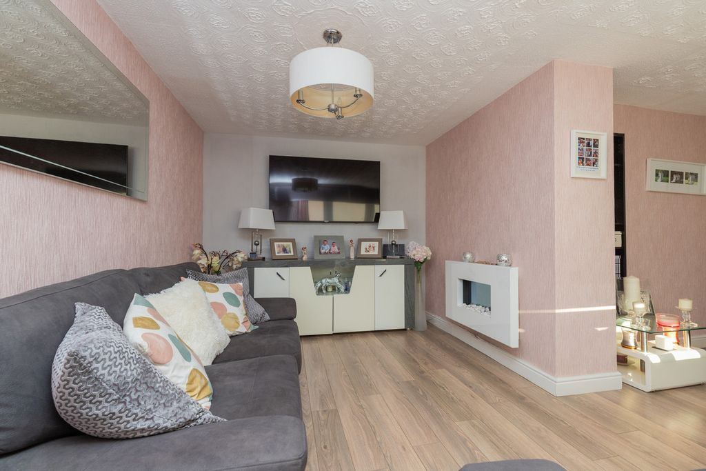 Property photo 2 of 37