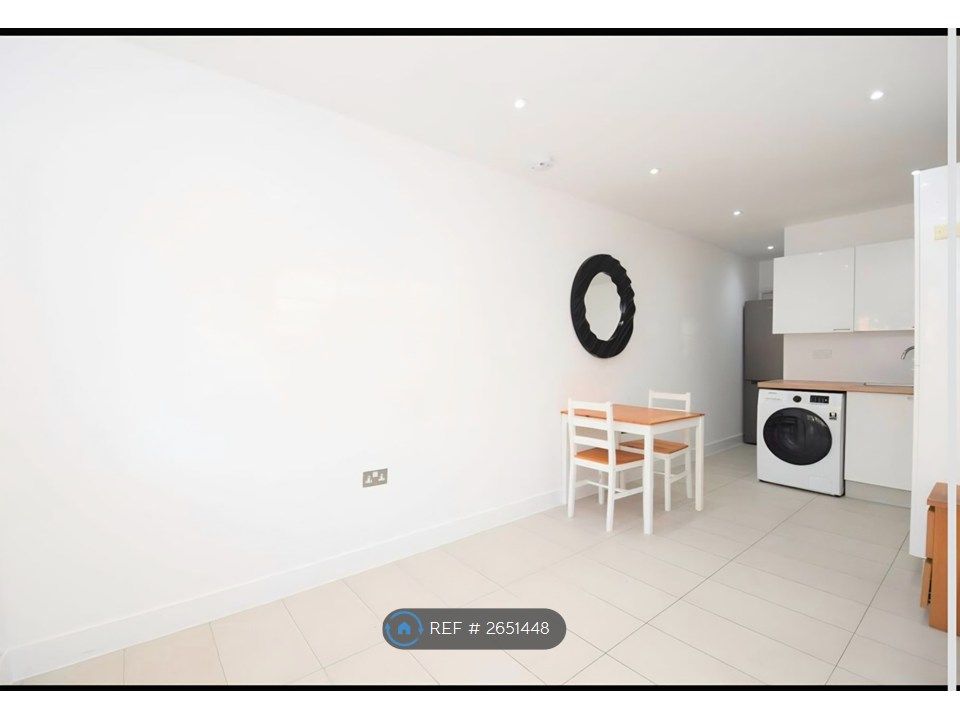 Property photo 3 of 4 Openplan Kitchen