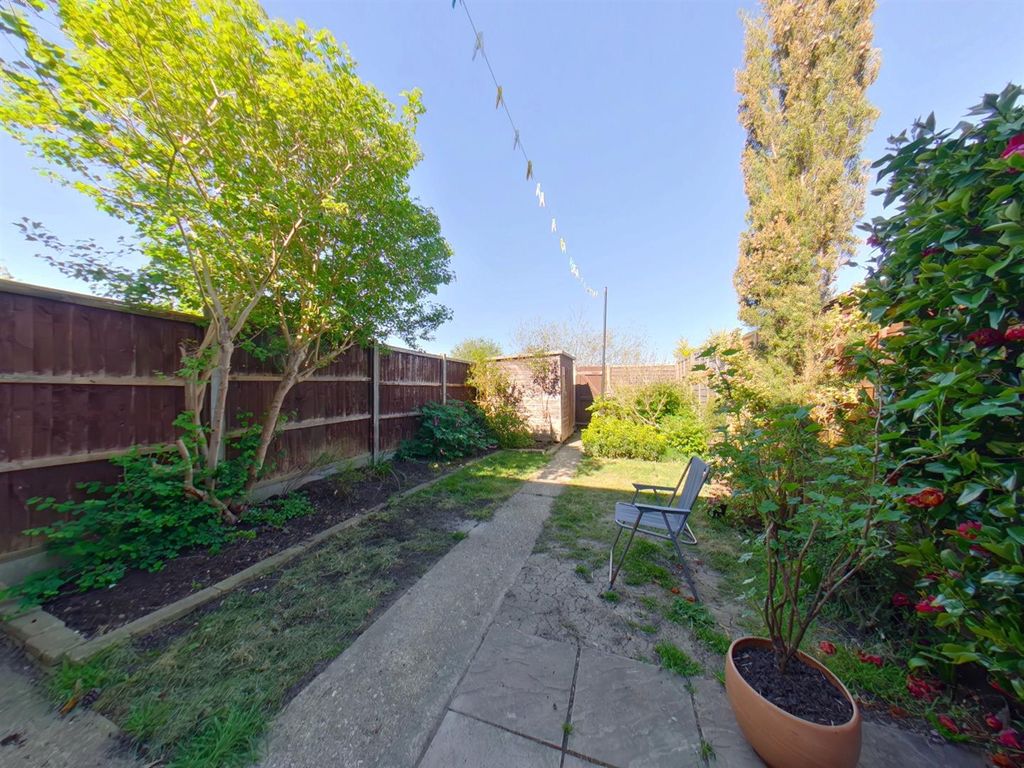 Property photo 2 of 23 Garden