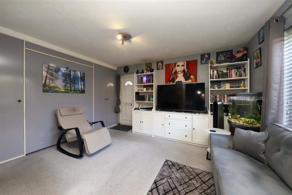 Property photo 2 of 11 Studio Room