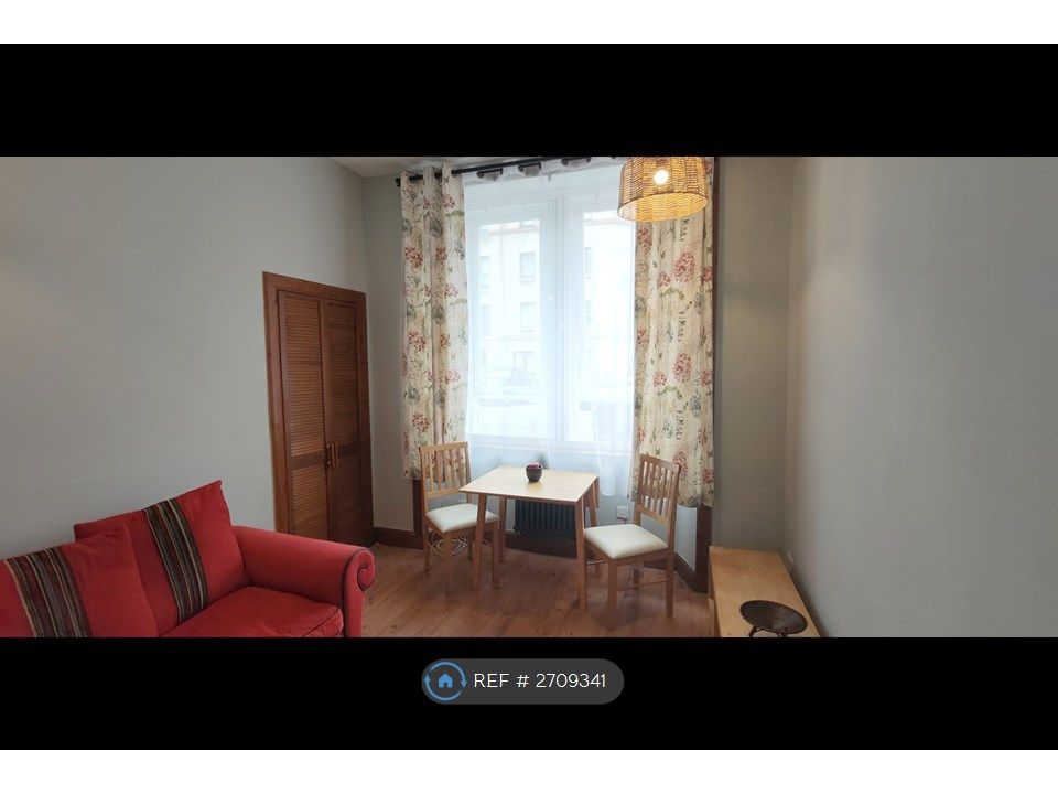 Property photo 1 of 10 Living Room