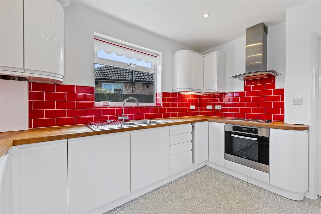 Property photo 3 of 21 98Oxfordstweb22.Jpg