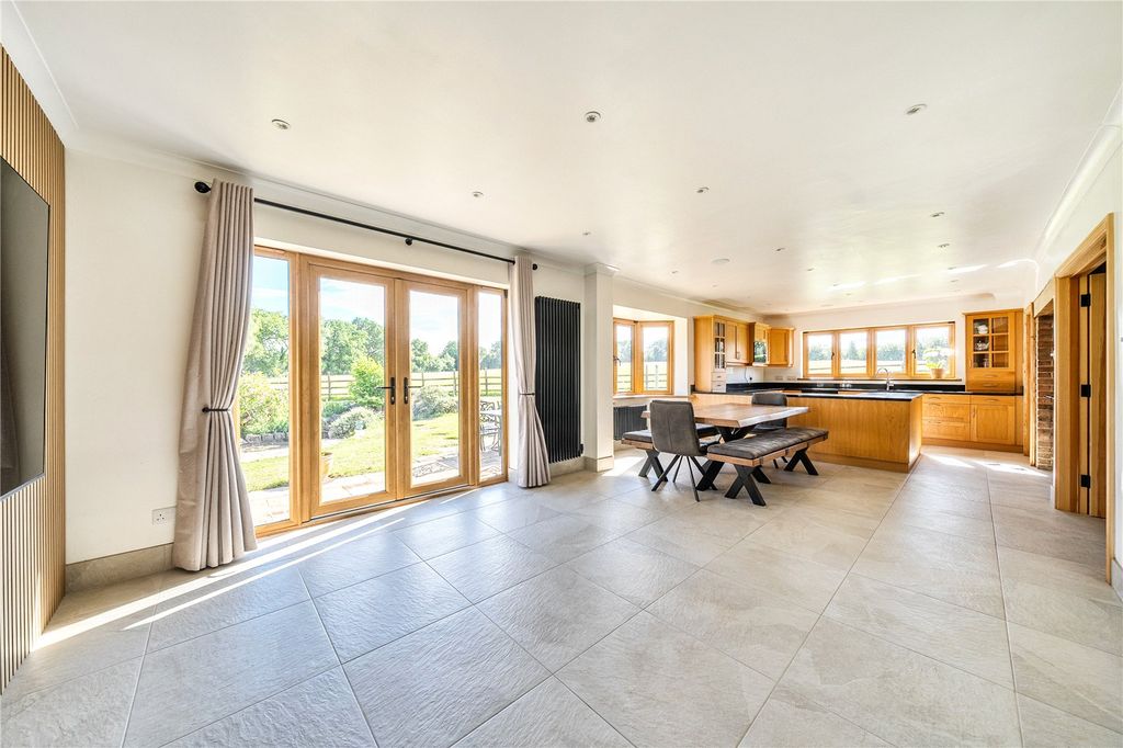 Property photo 3 of 9 Open Plan Dining