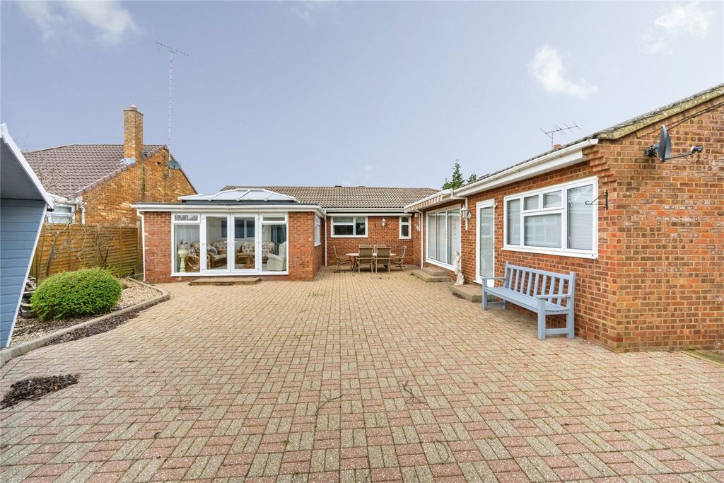 Additional image 21 of 3 bed bungalow for salePoplar Close, Leighton Buzzard, Bedfordshire LU7