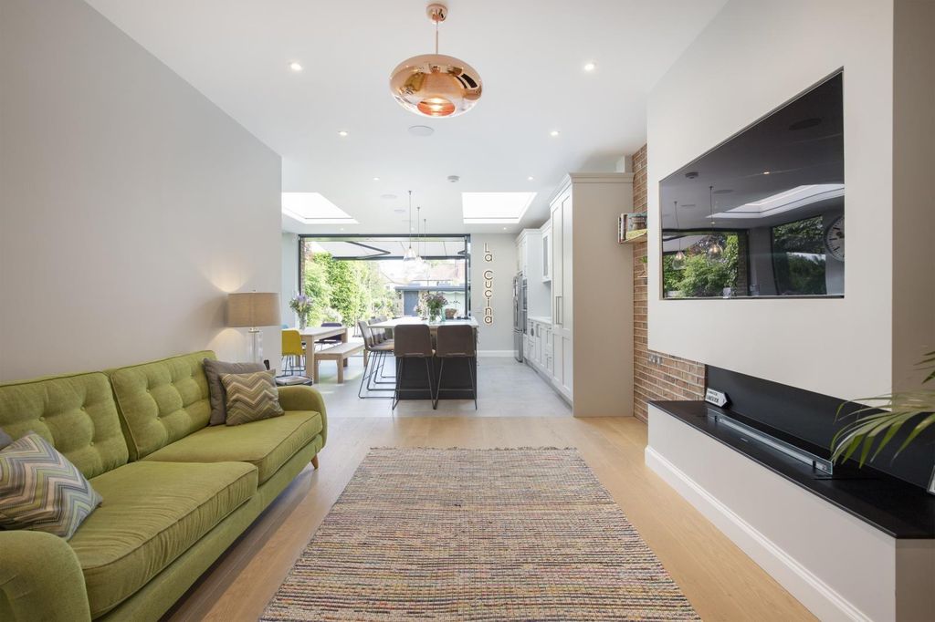 Property photo 2 of 20 Image