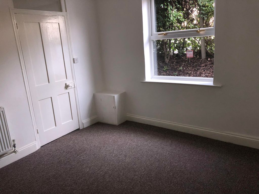 Property photo 2 of 12 Living Room