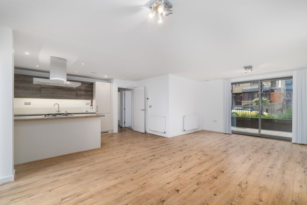 Property photo 1 of 19 Reception