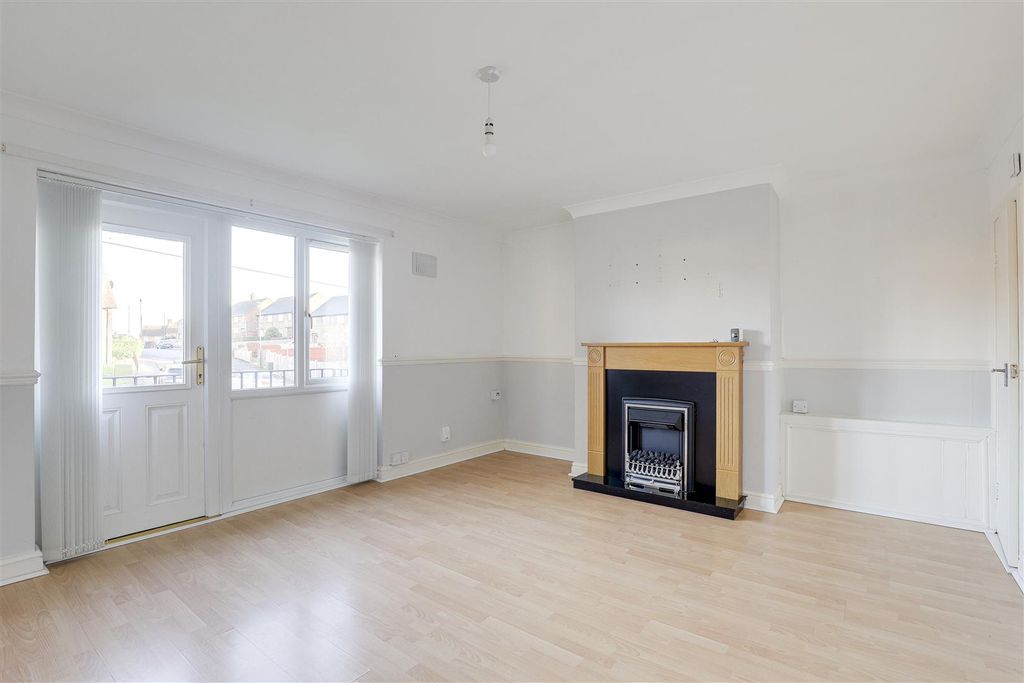 Property photo 2 of 11 12411.Jpg