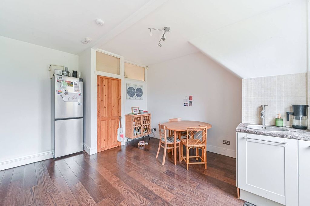 Property photo 3 of 23