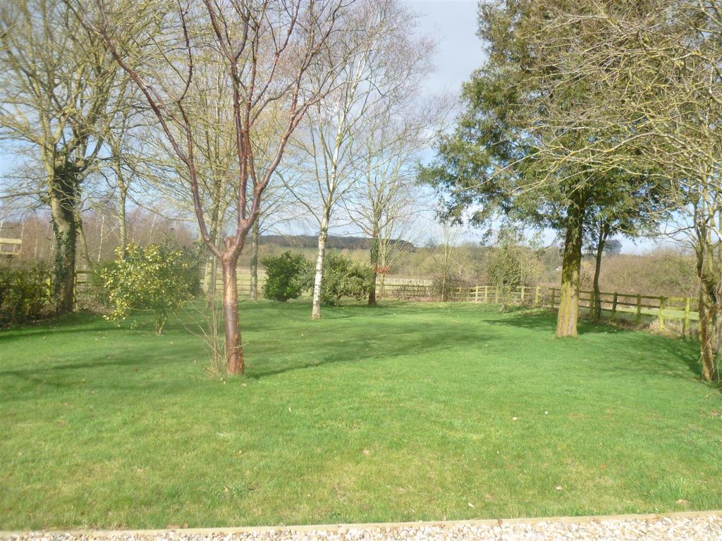 Property photo 3 of 6 P1150272.Jpg