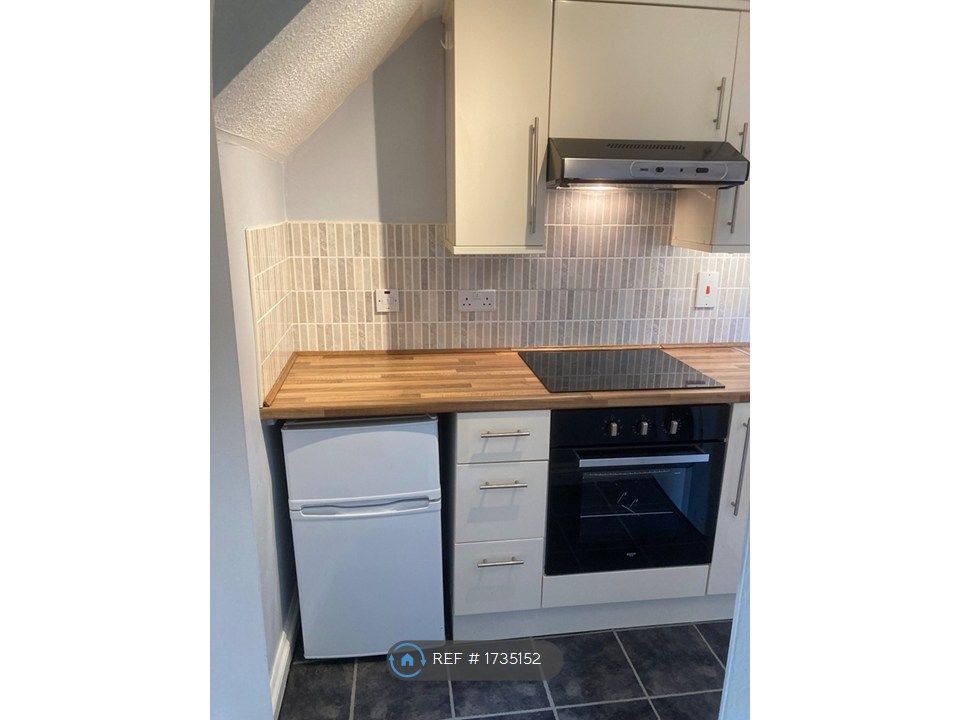 Property photo 3 of 14 Kitchen