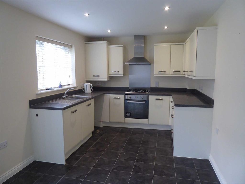 Property photo 2 of 12 Kitchen/Dining Room