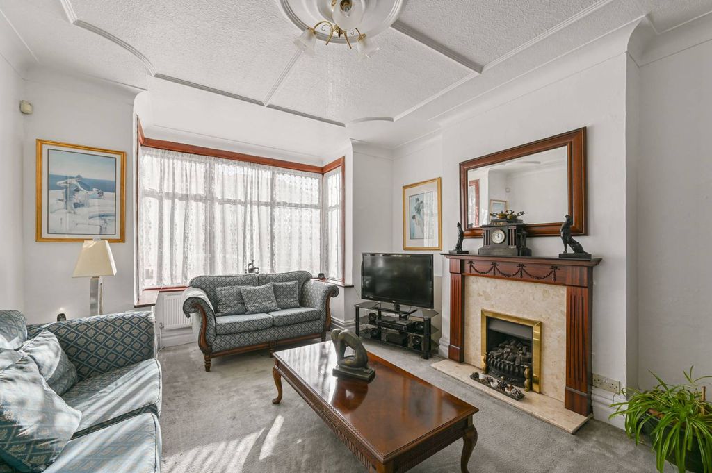 Property photo 2 of 23