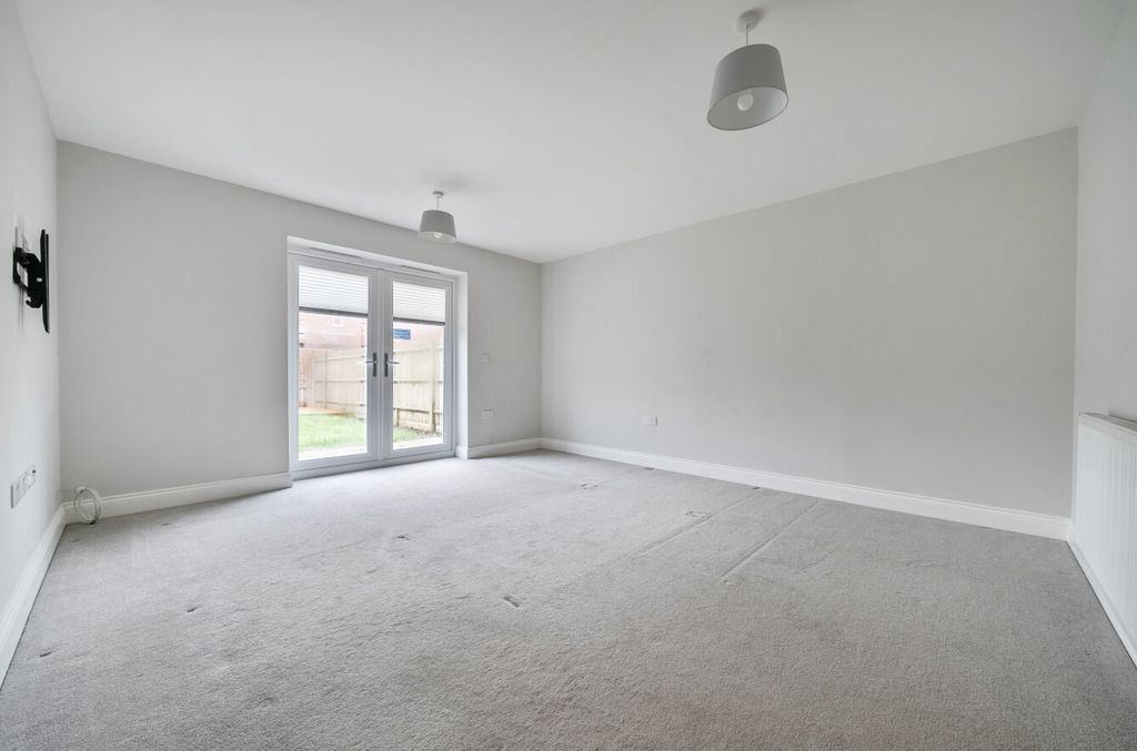 Property photo 2 of 12 1394192-15-69429c...