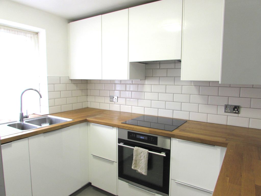 Property photo 1 of 6 Hawkins Close, Harrow, Middlesex Ha1