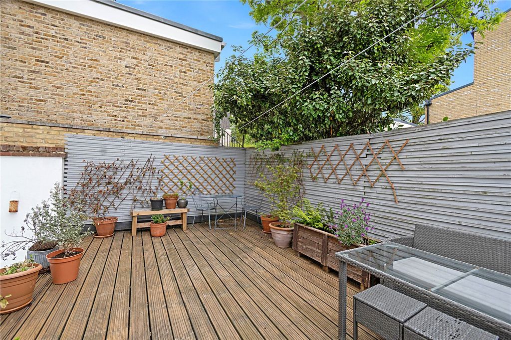 Property photo 3 of 9 Garden