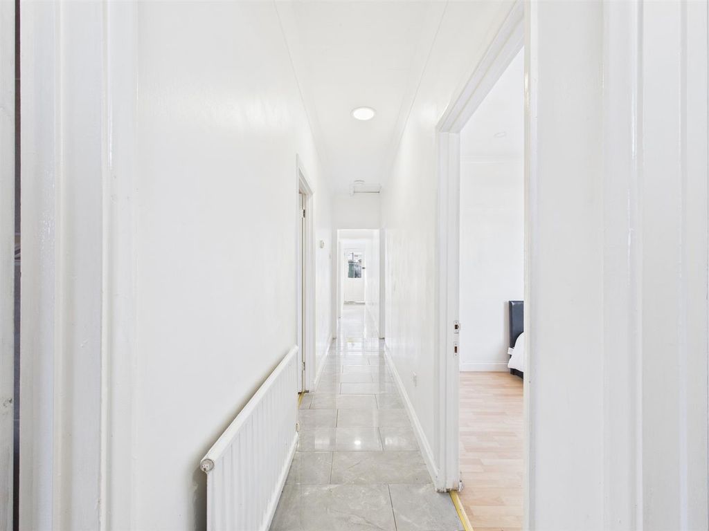 Property photo 3 of 31 Cam01358G0-Pr0184-Still001.Jpg