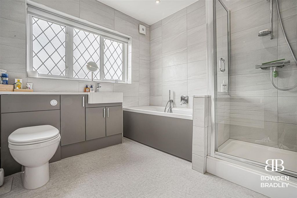 Property photo 1 of 18 Shower Room