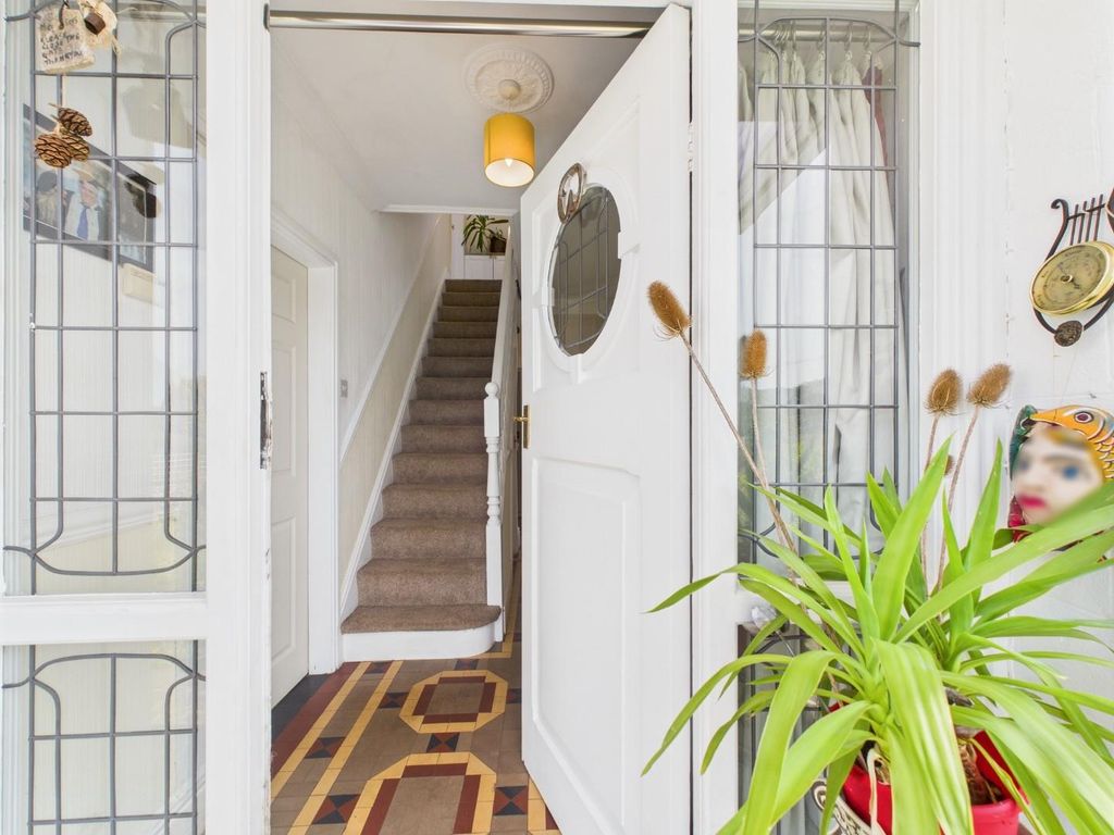 Property photo 2 of 19 Entrance Hallway