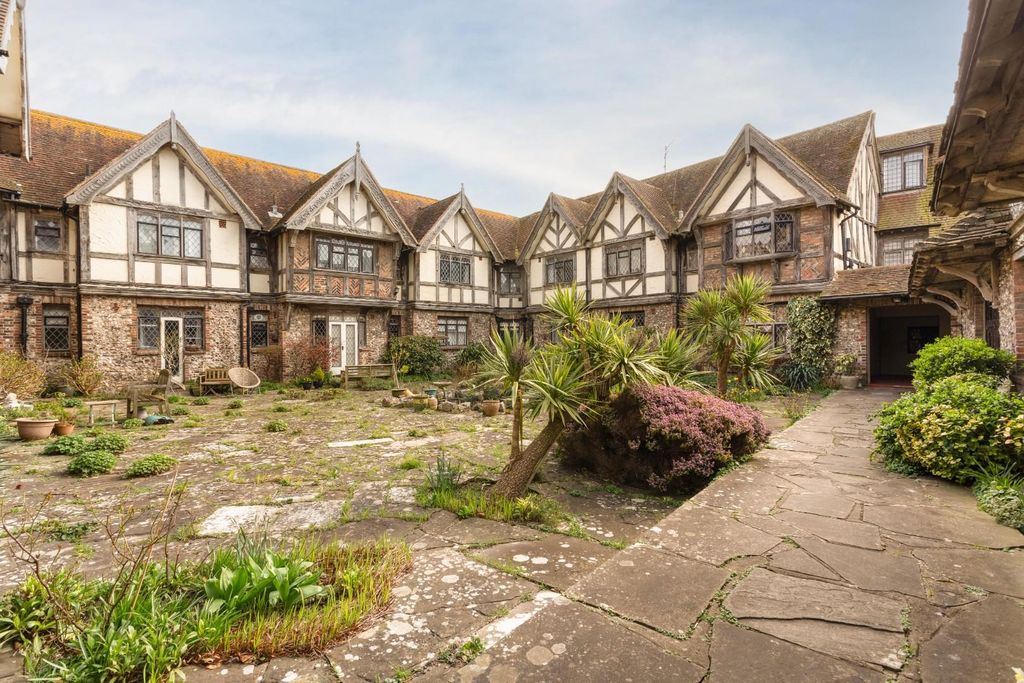 Property photo 1 of 16 Tudor Close-16.Jpg