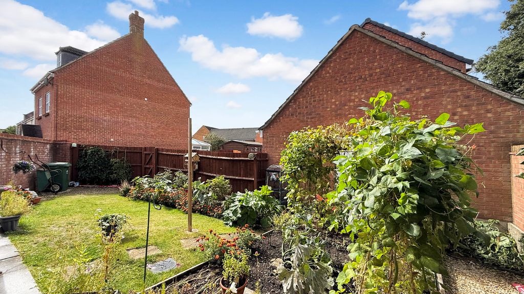 Property photo 2 of 14 Garden