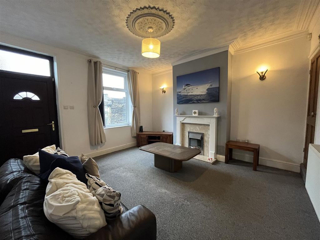 Property photo 3 of 15 Lounge