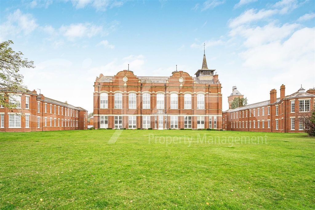 Property photo 1 of 25 West Hall