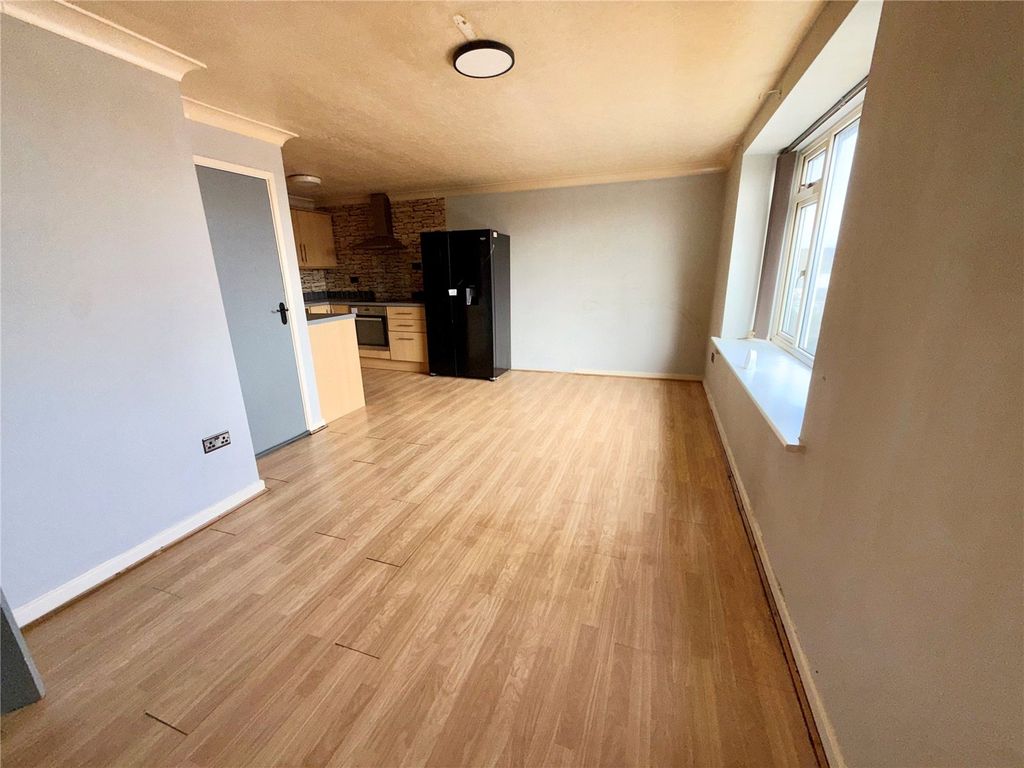 Property photo 2 of 8 Picture No. 15