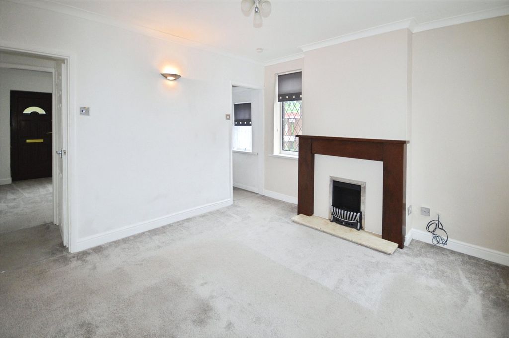 Property photo 3 of 16 Dining Room