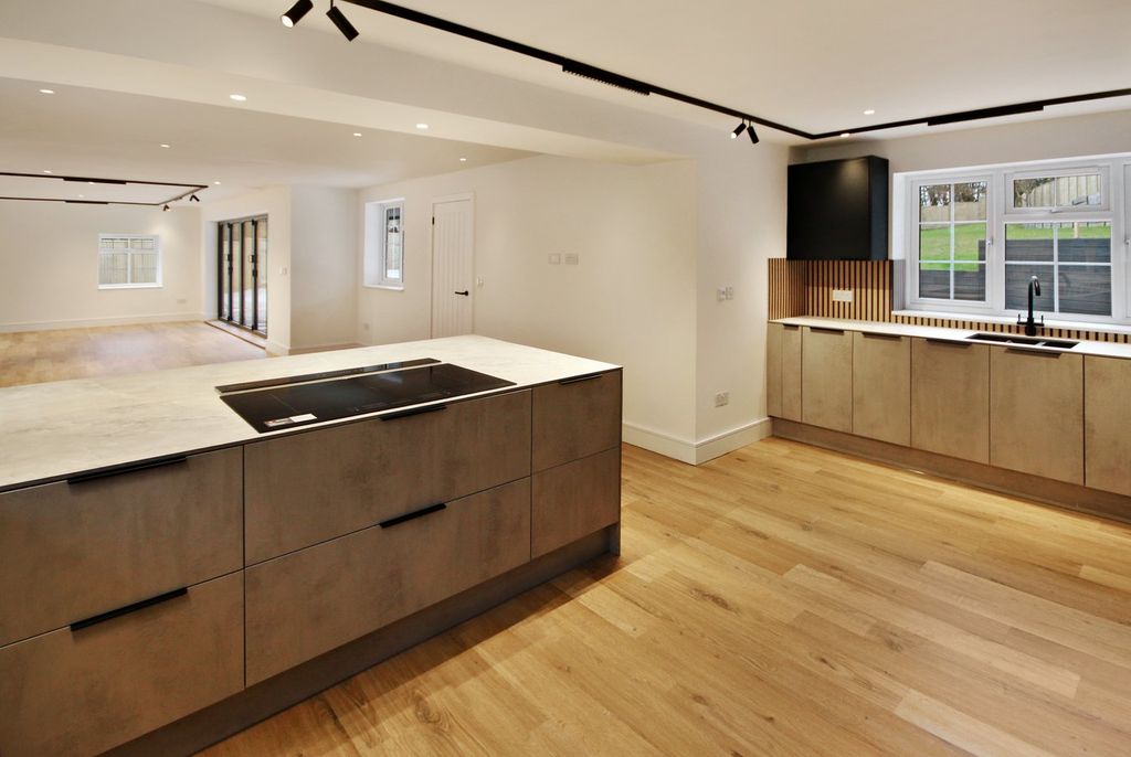 Property photo 3 of 30